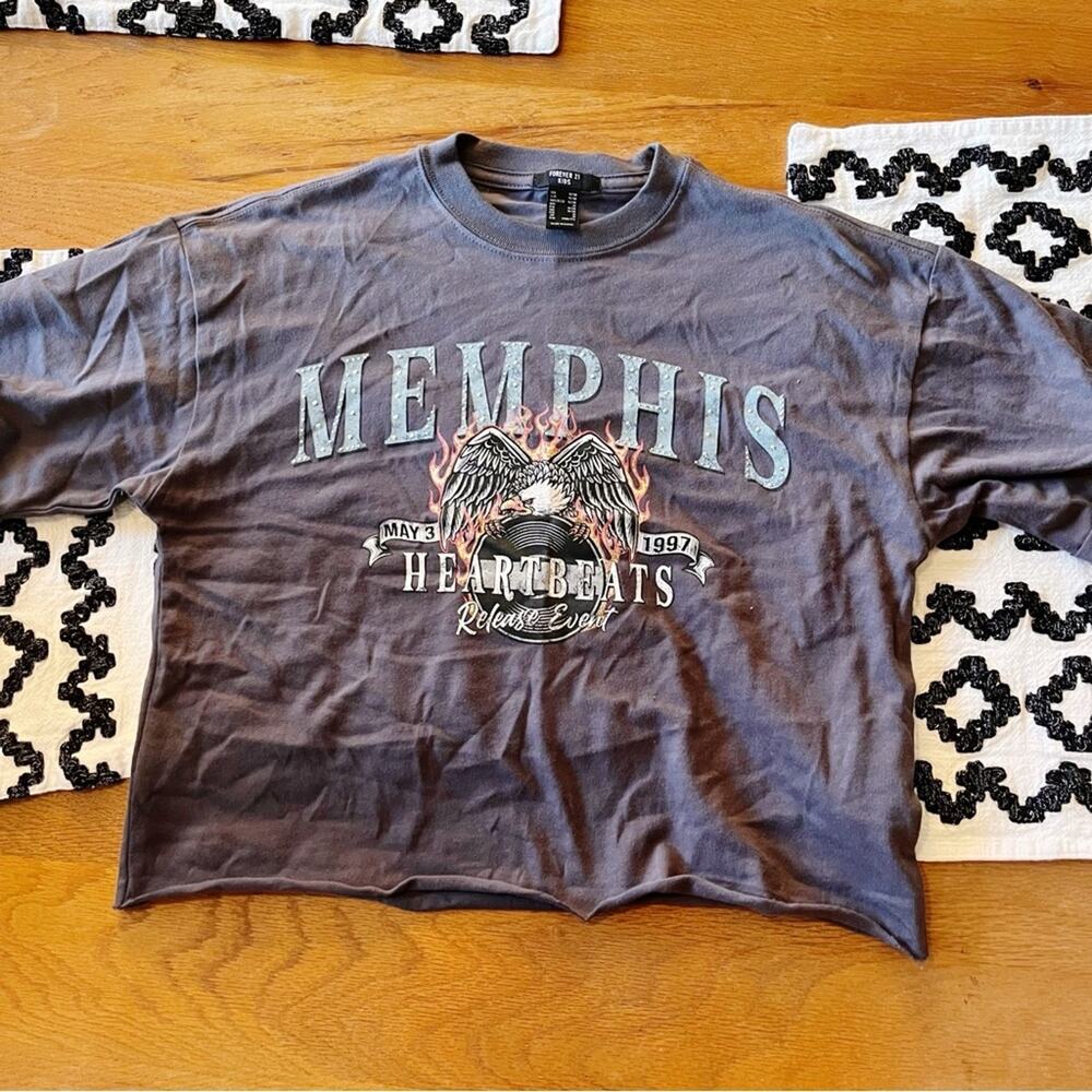 Forever 21 kids Gray Graphic Tee shirt cropped kids girls size medium M